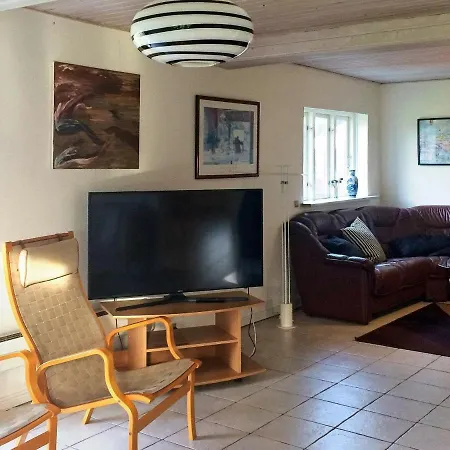 Ferienhaus Six-bedroom Holiday In